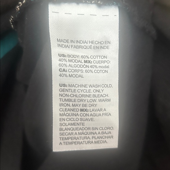 Chico’s Abstract Leaf Pattern V Neck Top - Picture 5 of 7